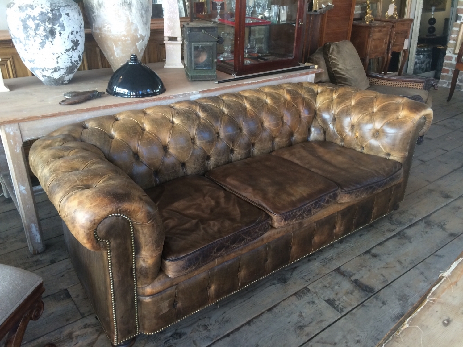 does anyone make a chesterfield sofa bed