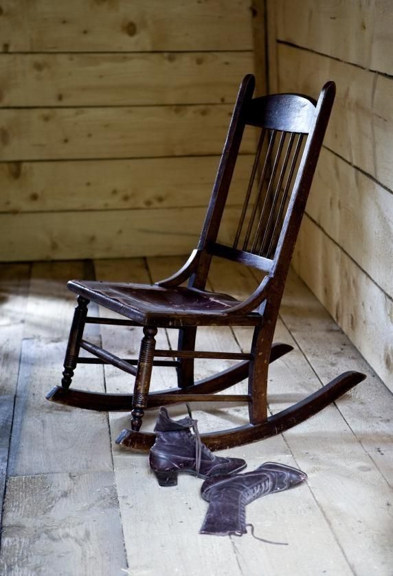 Identifying Old Rocking Chairs | Antique rocking chairs, Old .