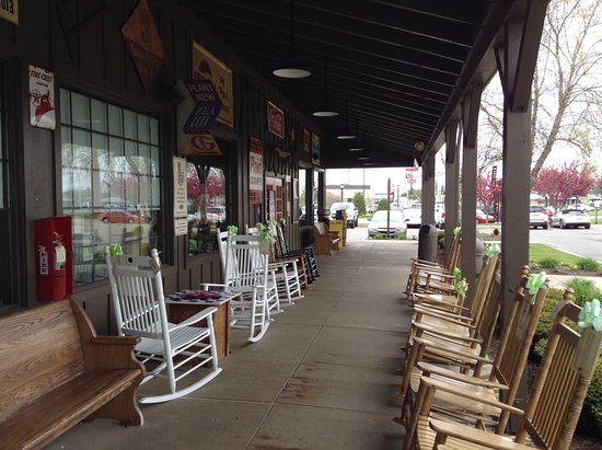 Rocking chairs made of wood. - Picture of Cracker Barrel Old .