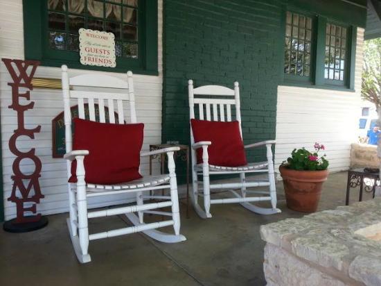 front porch rocking chairs - Picture of Granbury Gardens Bed And .