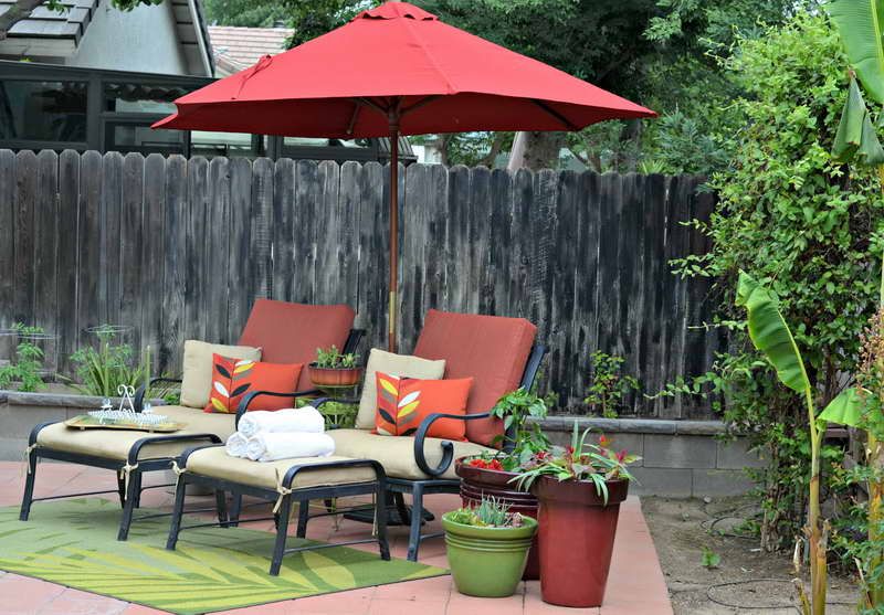 Small Patio | Small patio decor, Patio decor, Patio umbrel