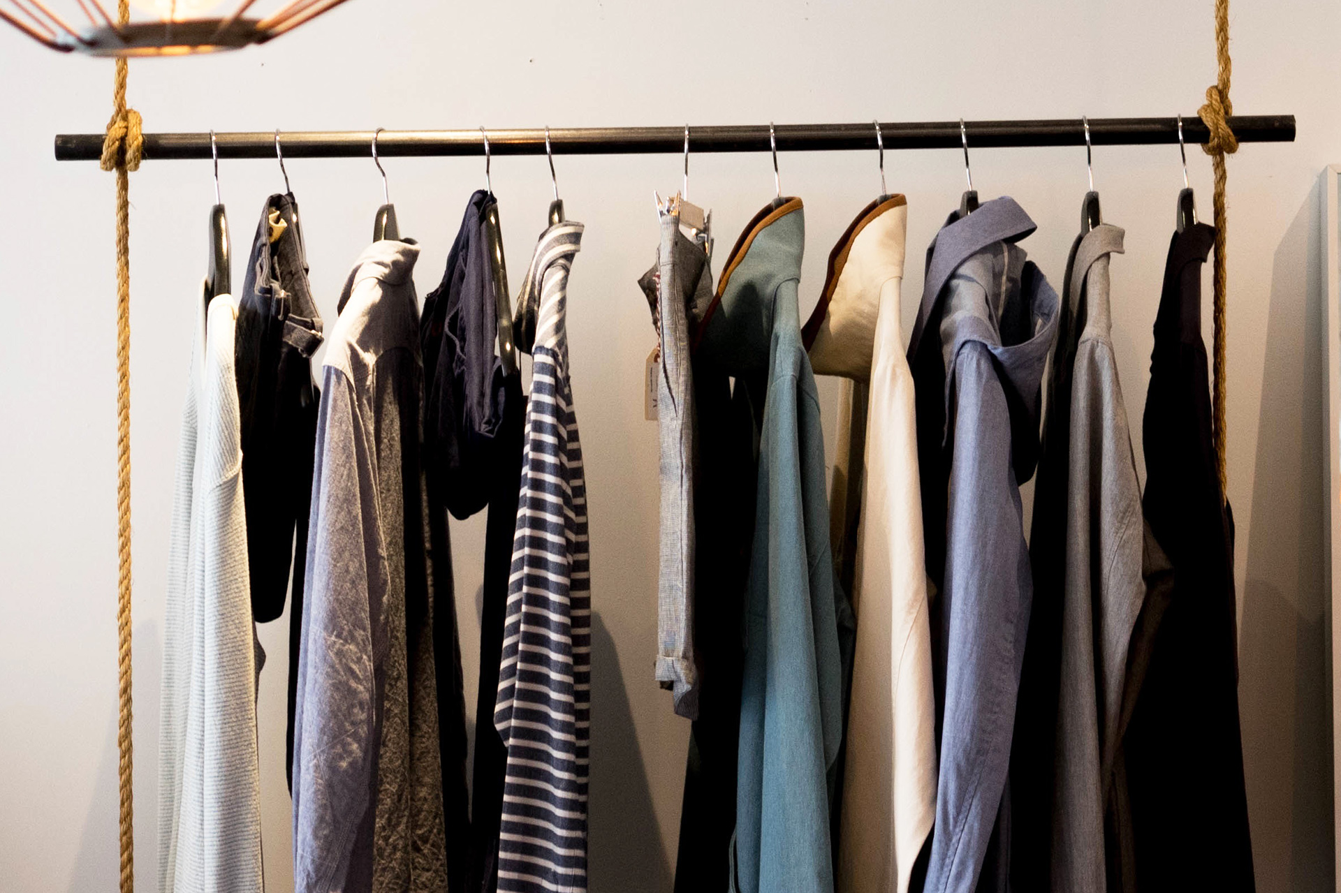 10 Ideas for Storing Clothes When You Don't Have a Closet LFKTRFL