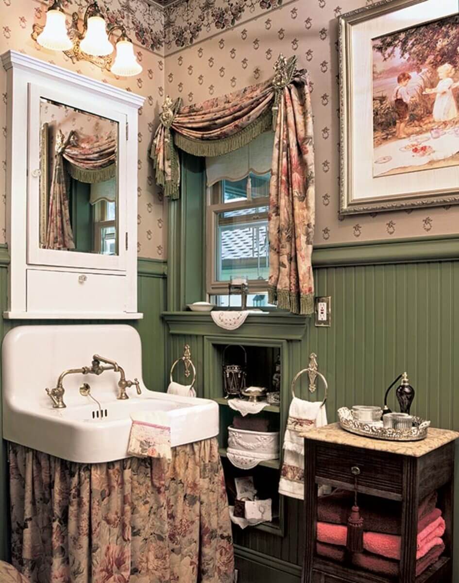 Classic bathroom tray