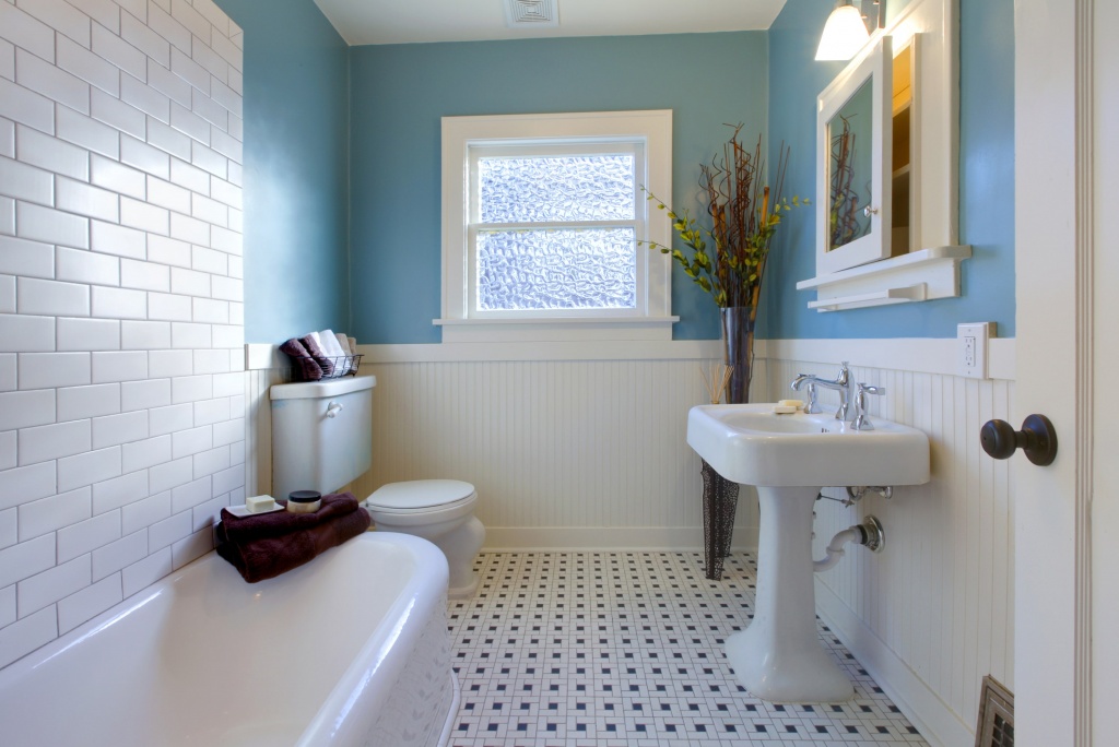 Pleasant blue and white bathroom