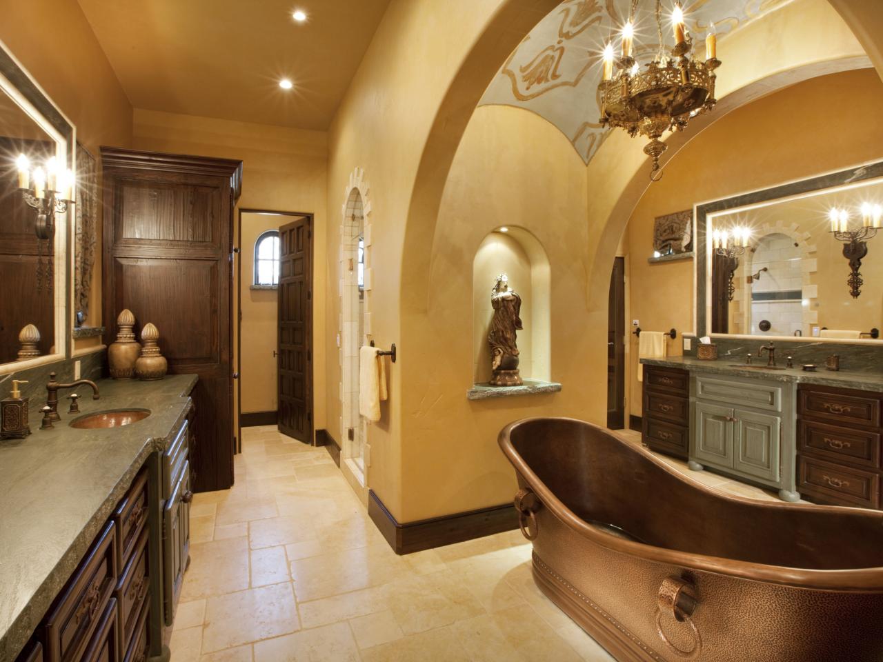 Bathroom in Tuscan earth tones