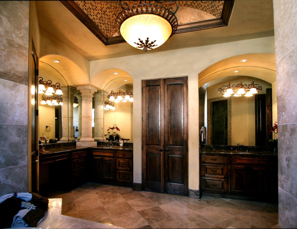 Traditional Tuscan bathroom