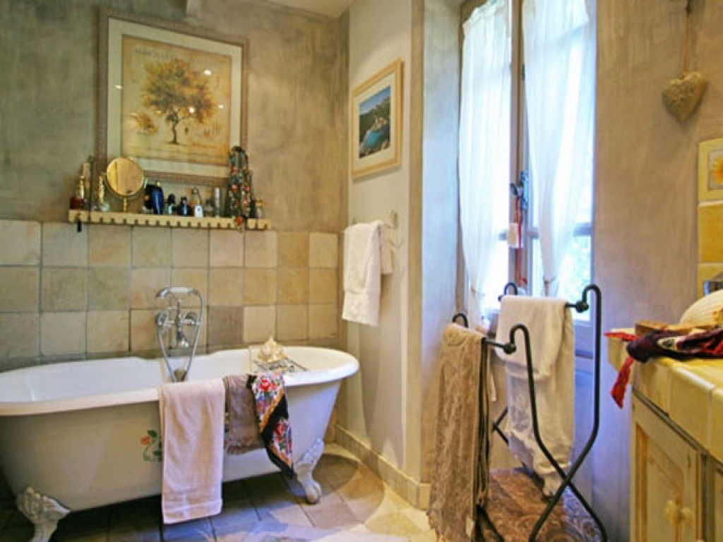 Cozy French country house bathroom