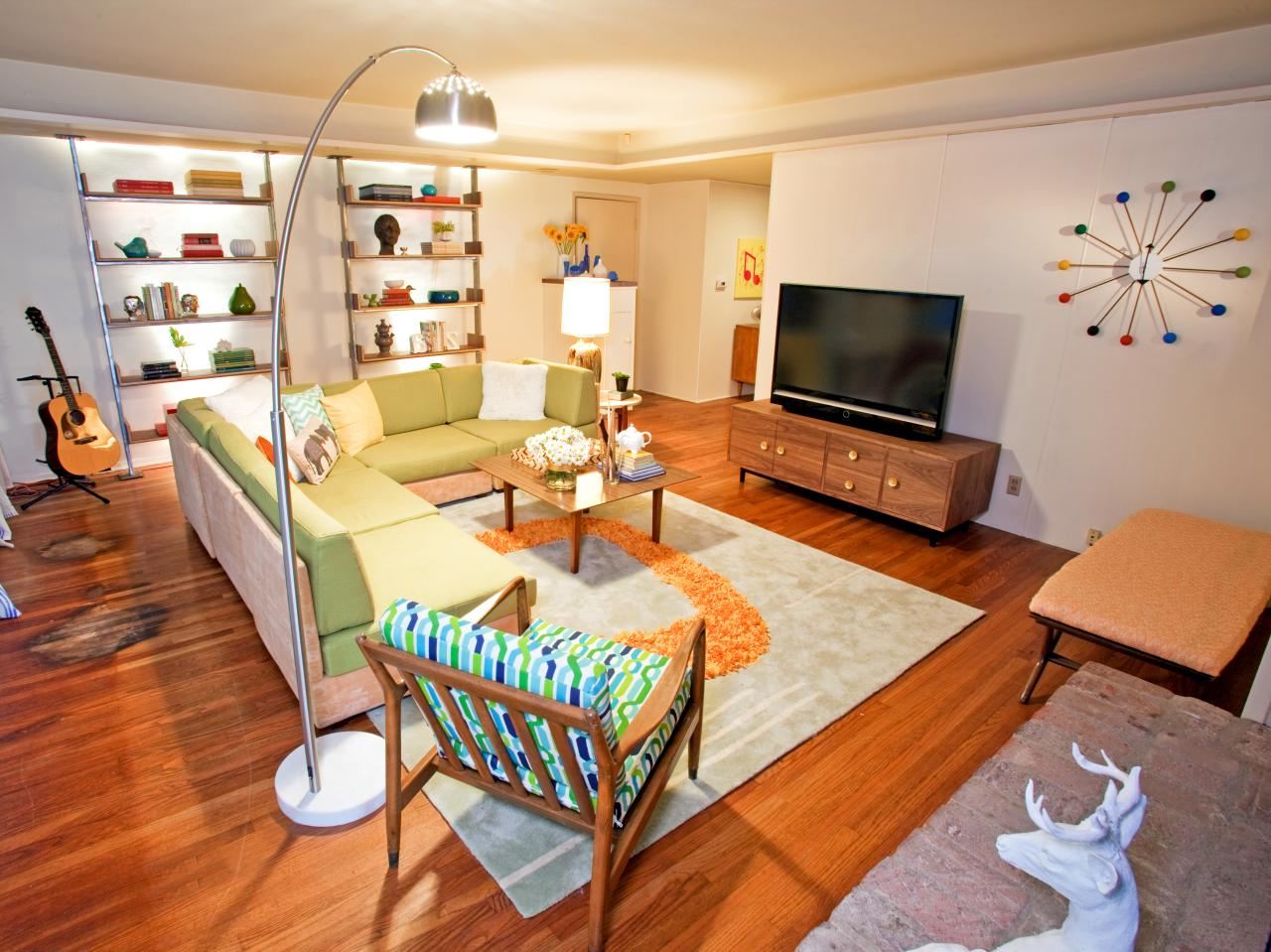 Versatile mid-century modern living room.  Source: blueridgeapartments.com