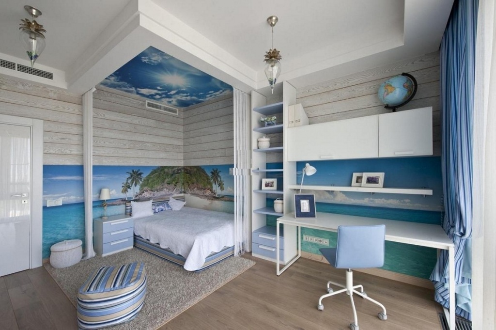 Accent wall in the beach bedroom