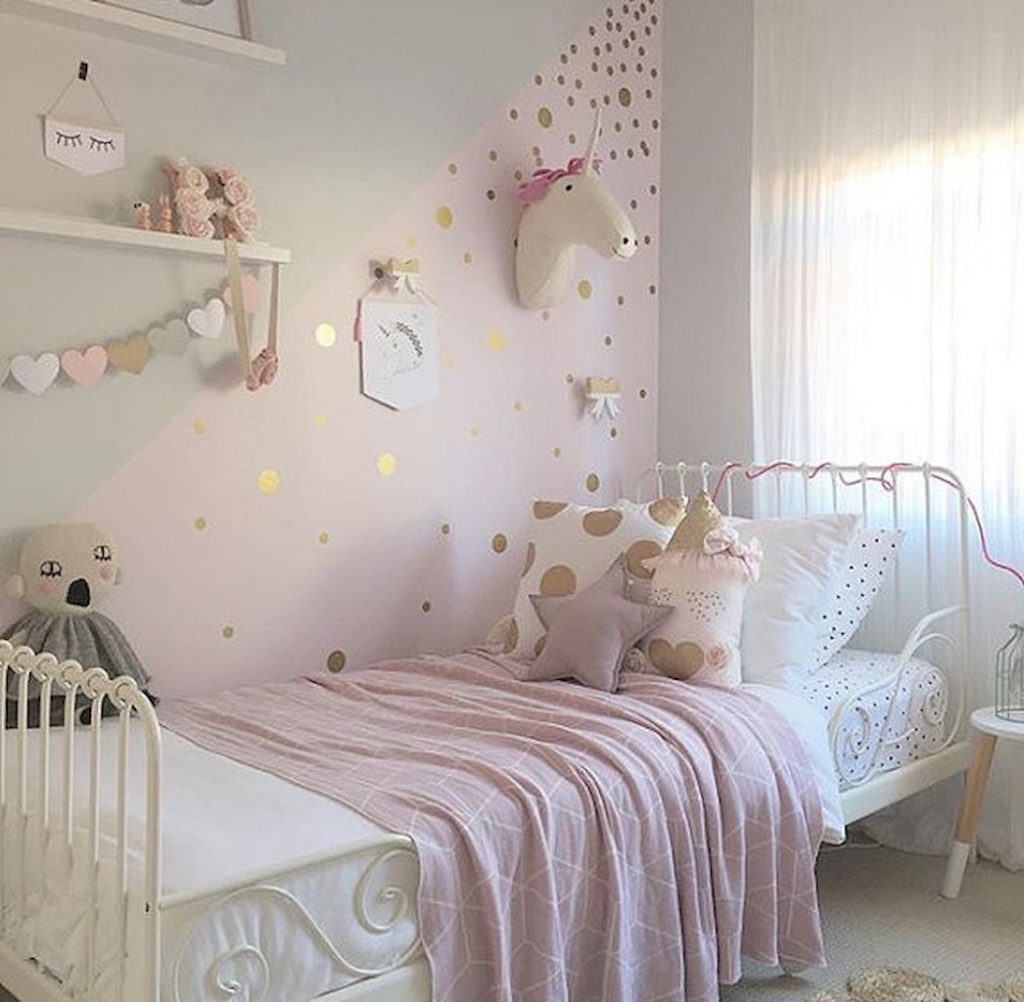 Quiet unicorn bedroom