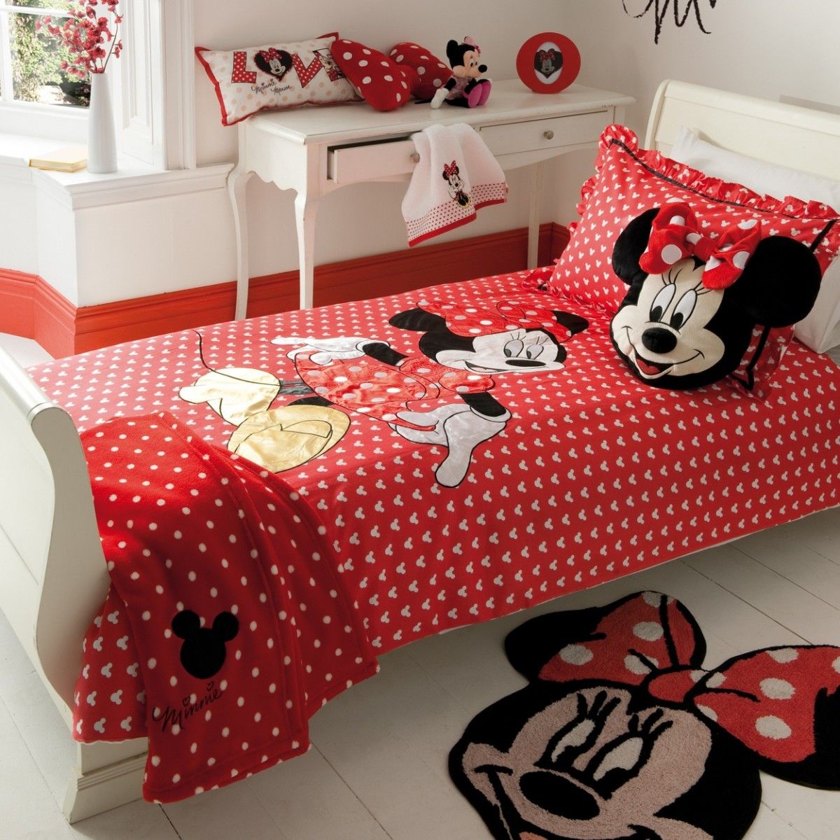 Brave Minnie Mouse bedroom