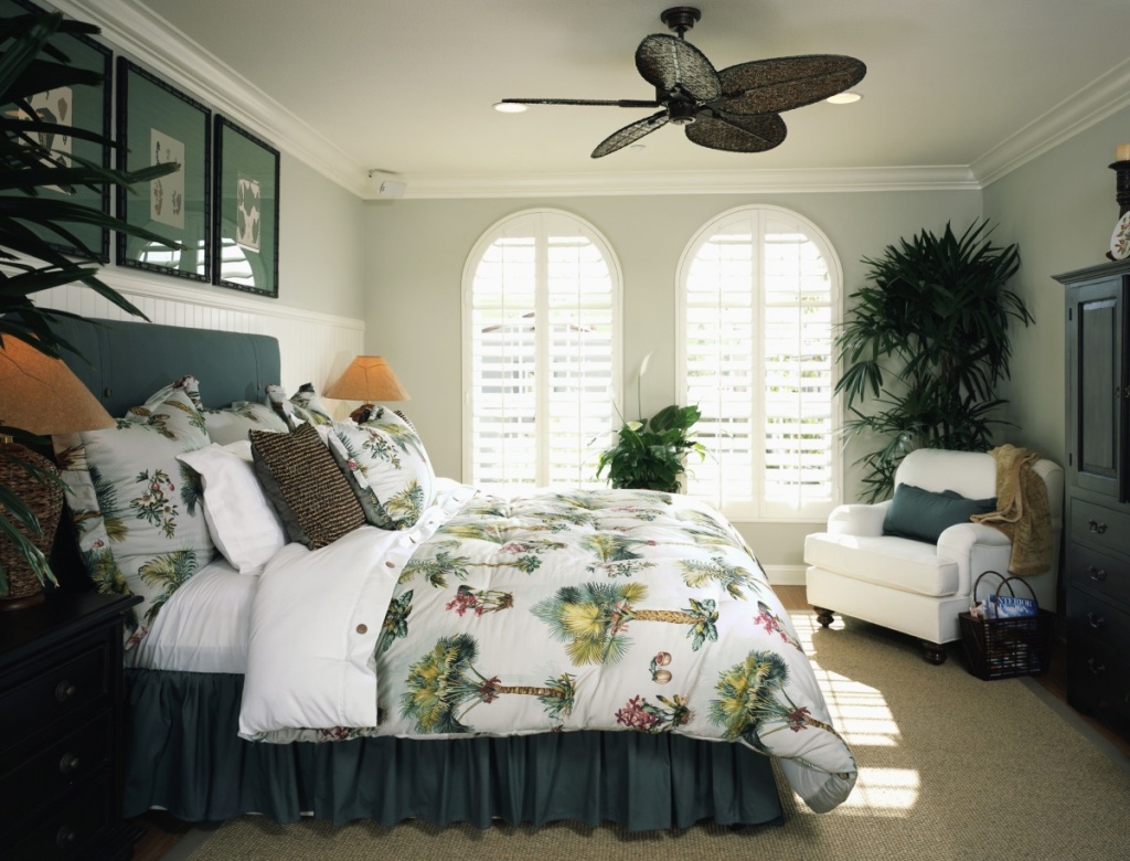 Comfortable tropical bedroom