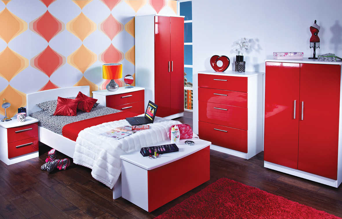 Fresh red bedroom