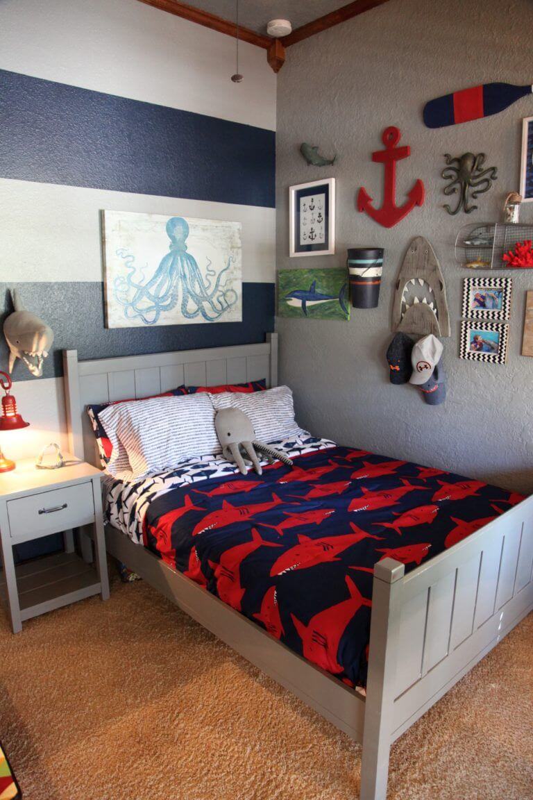Maritime minimalist bedroom