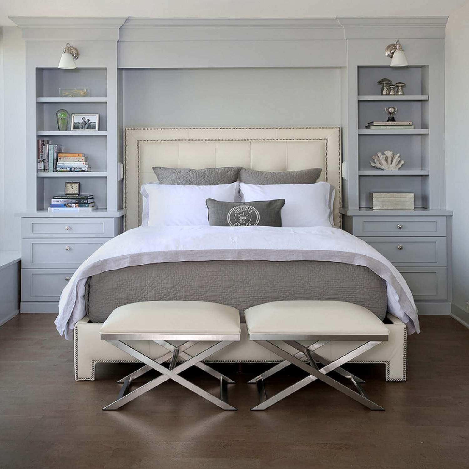Quiet minimalist bedroom