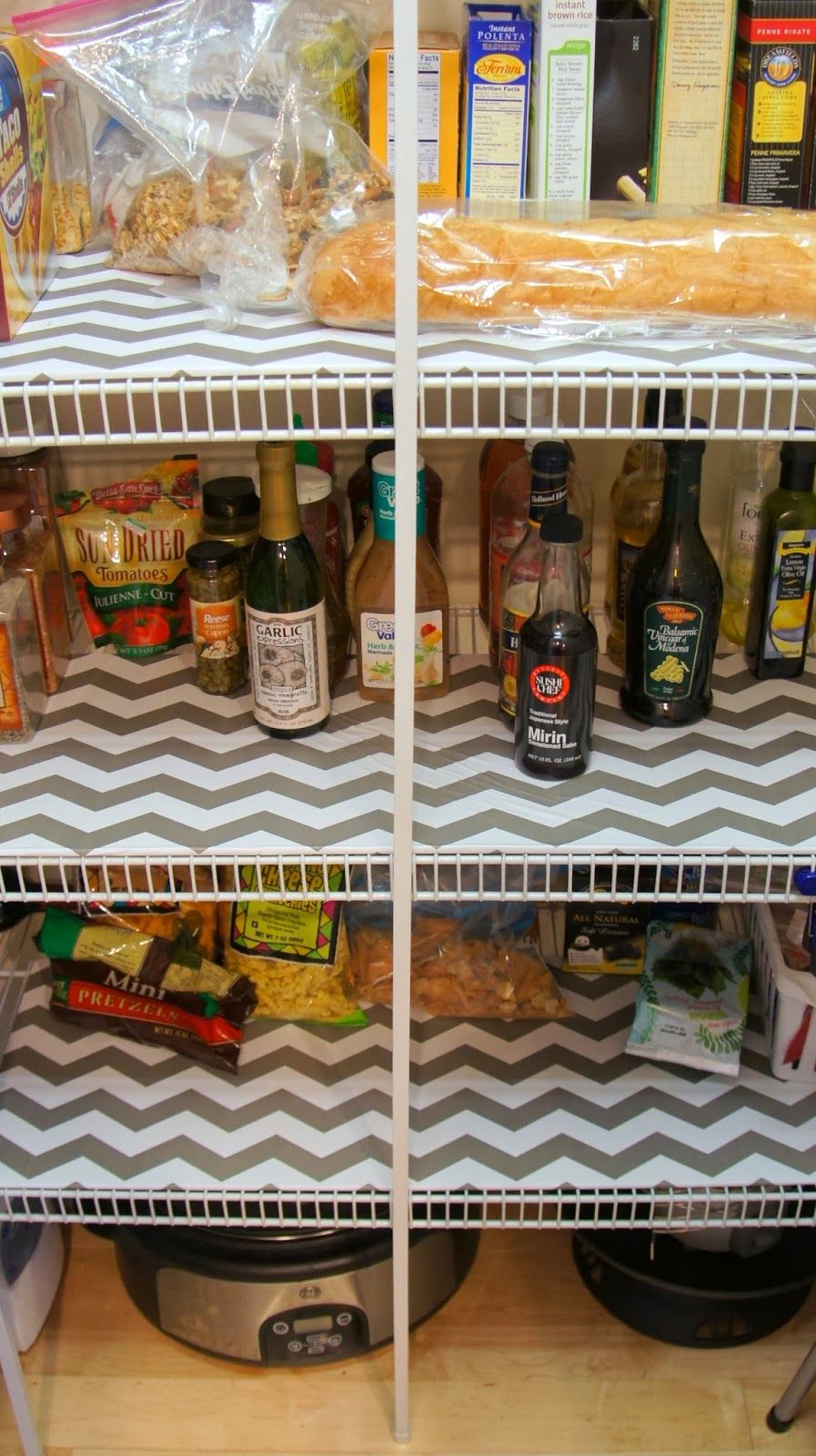Simple kitchen shelf lining