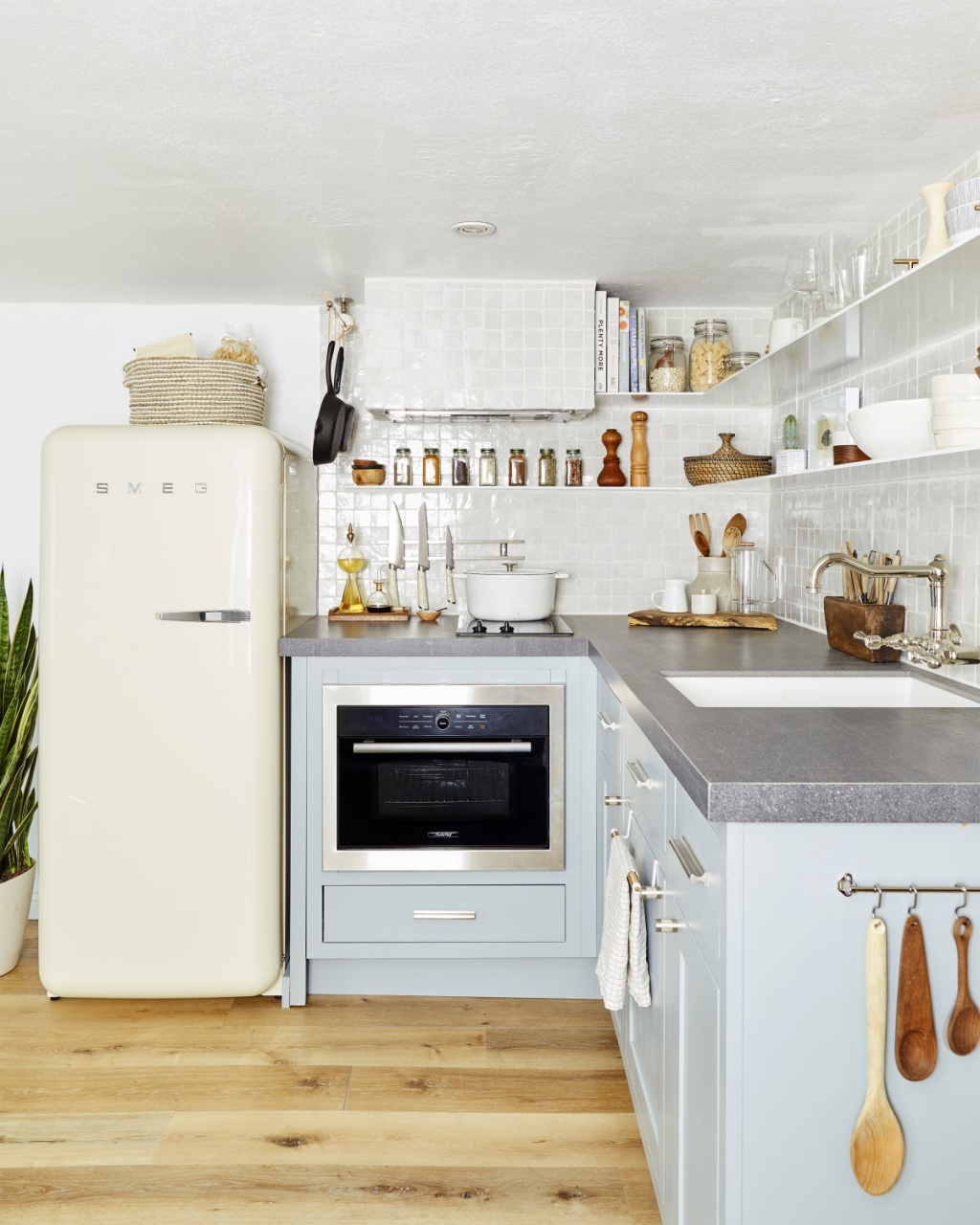 Simple retro kitchen