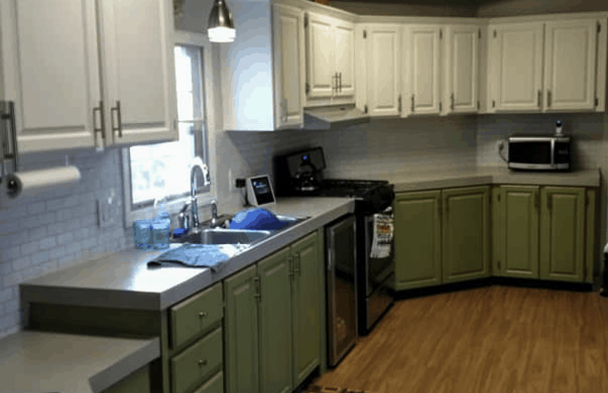 Two-tone mobile home kitchen