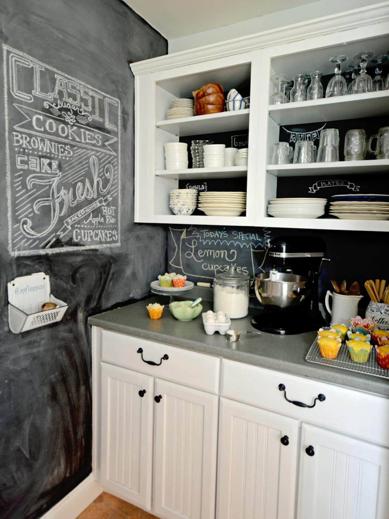 Cool kitchen back wall with blackboard