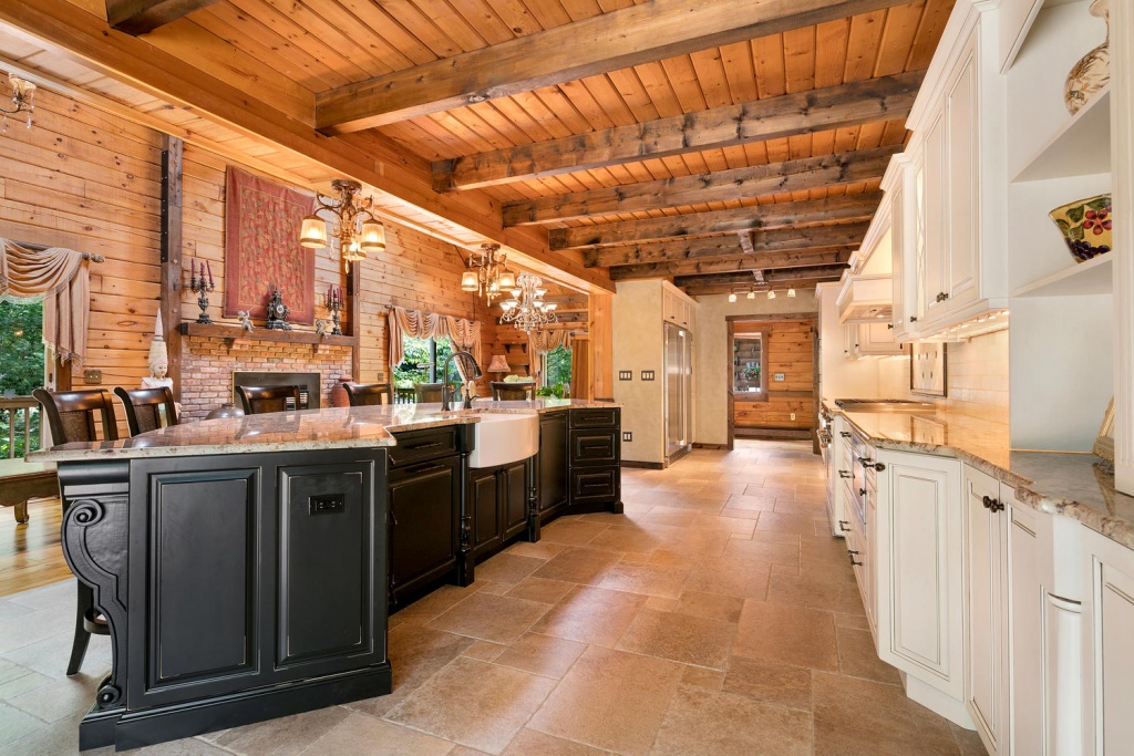 Luxurious cabin kitchen