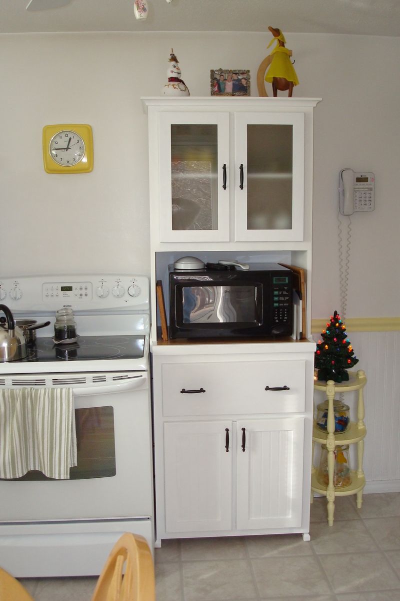 Minimalist kitchen stand