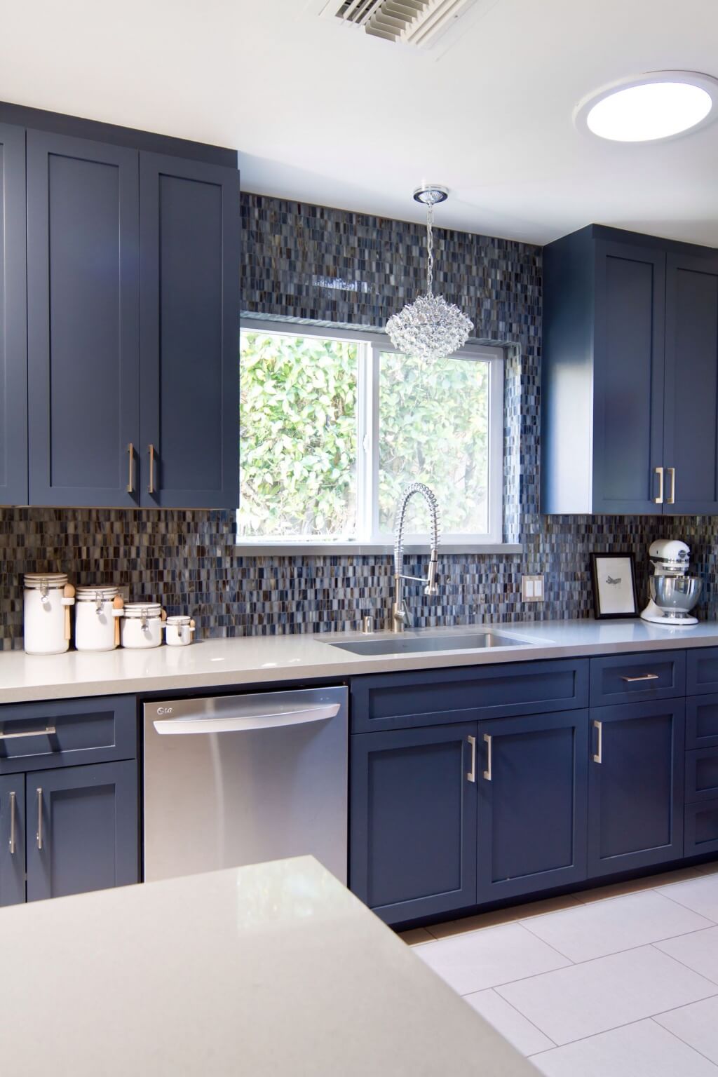 Calm kitchen cabinet color 