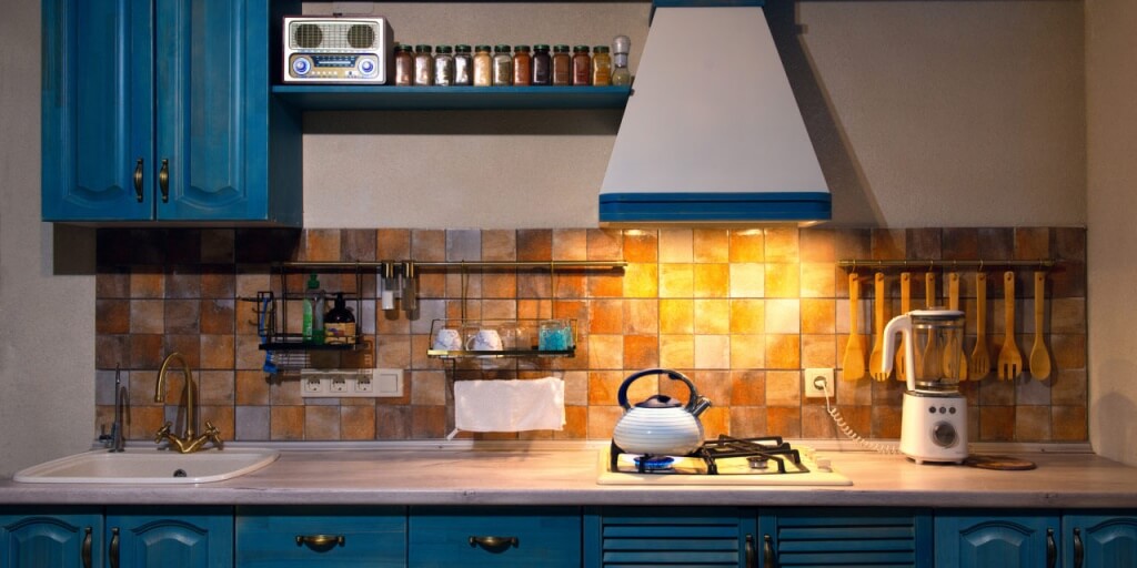 Light kitchen cabinet color 