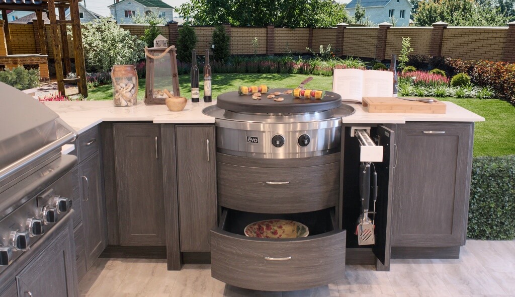 Neutral modern outdoor kitchen