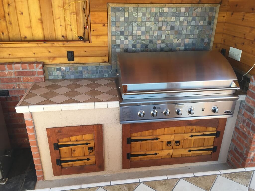 Outdoor kitchen with pirate cupboard