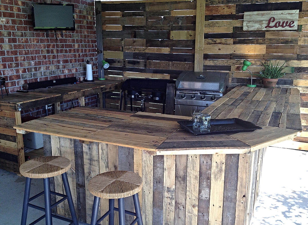 Kitchen worktop made of wood for outdoor use