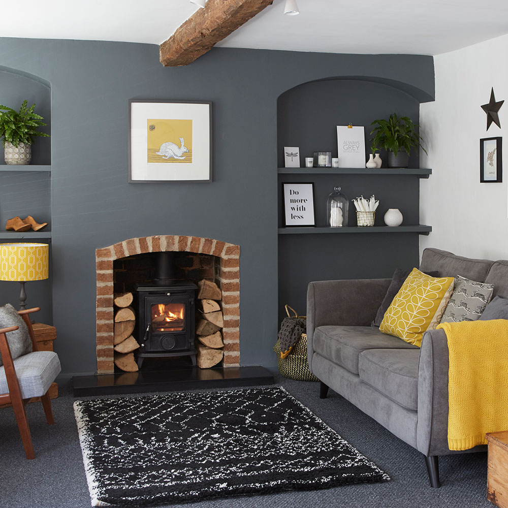 Relaxed gray-yellow living room living