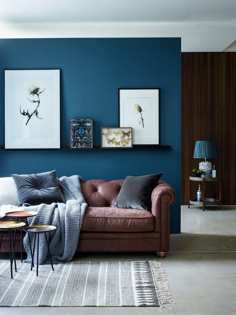 Relaxing living room in blue-green and brown