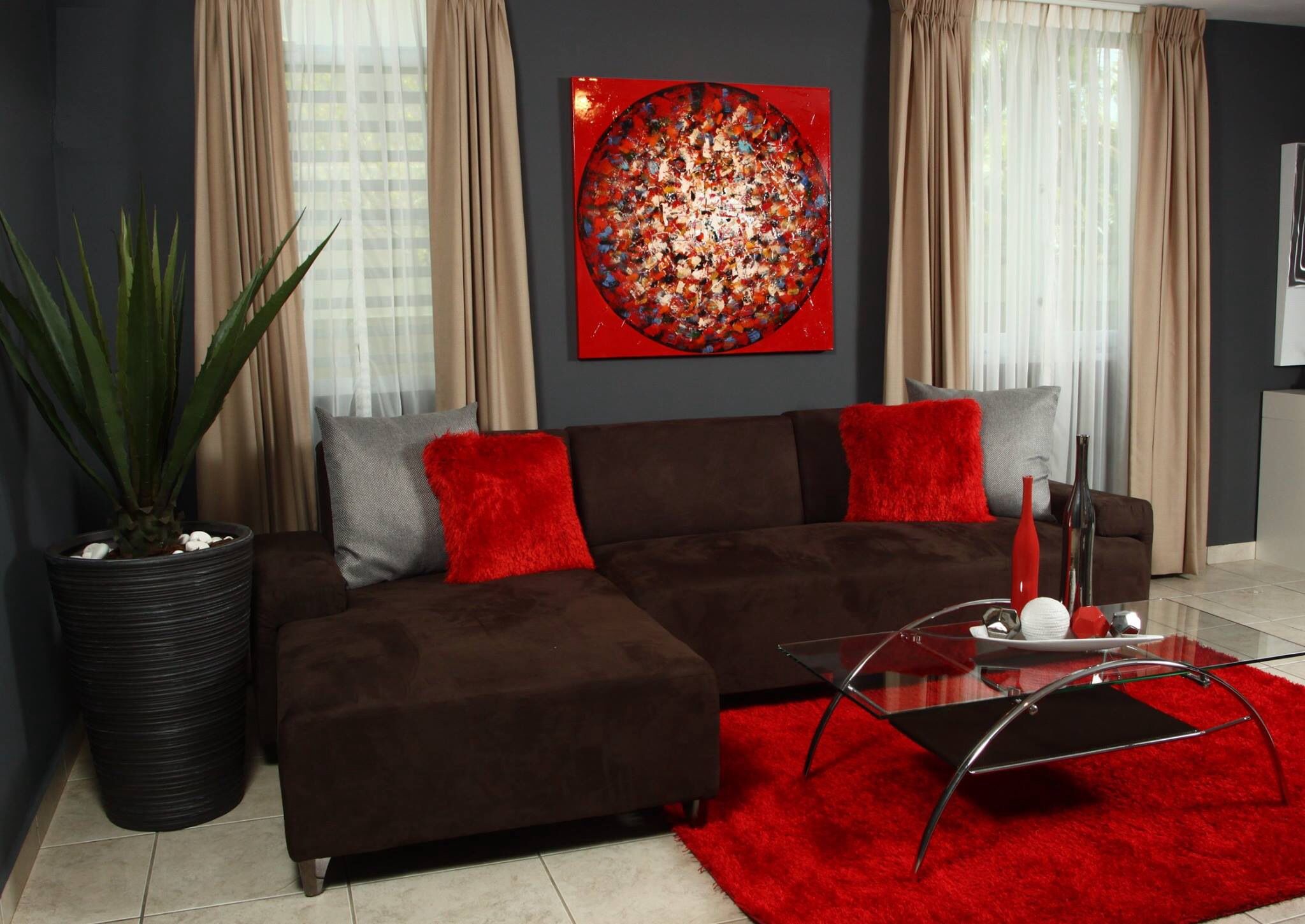 Relaxed red-brown living room
