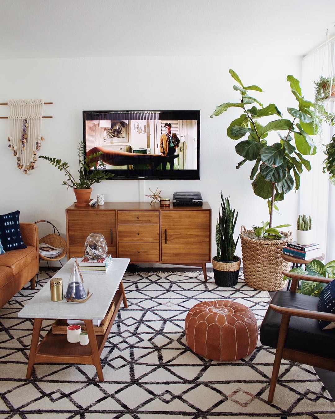 Natural mid-century modern living room.  Source: Pinterest