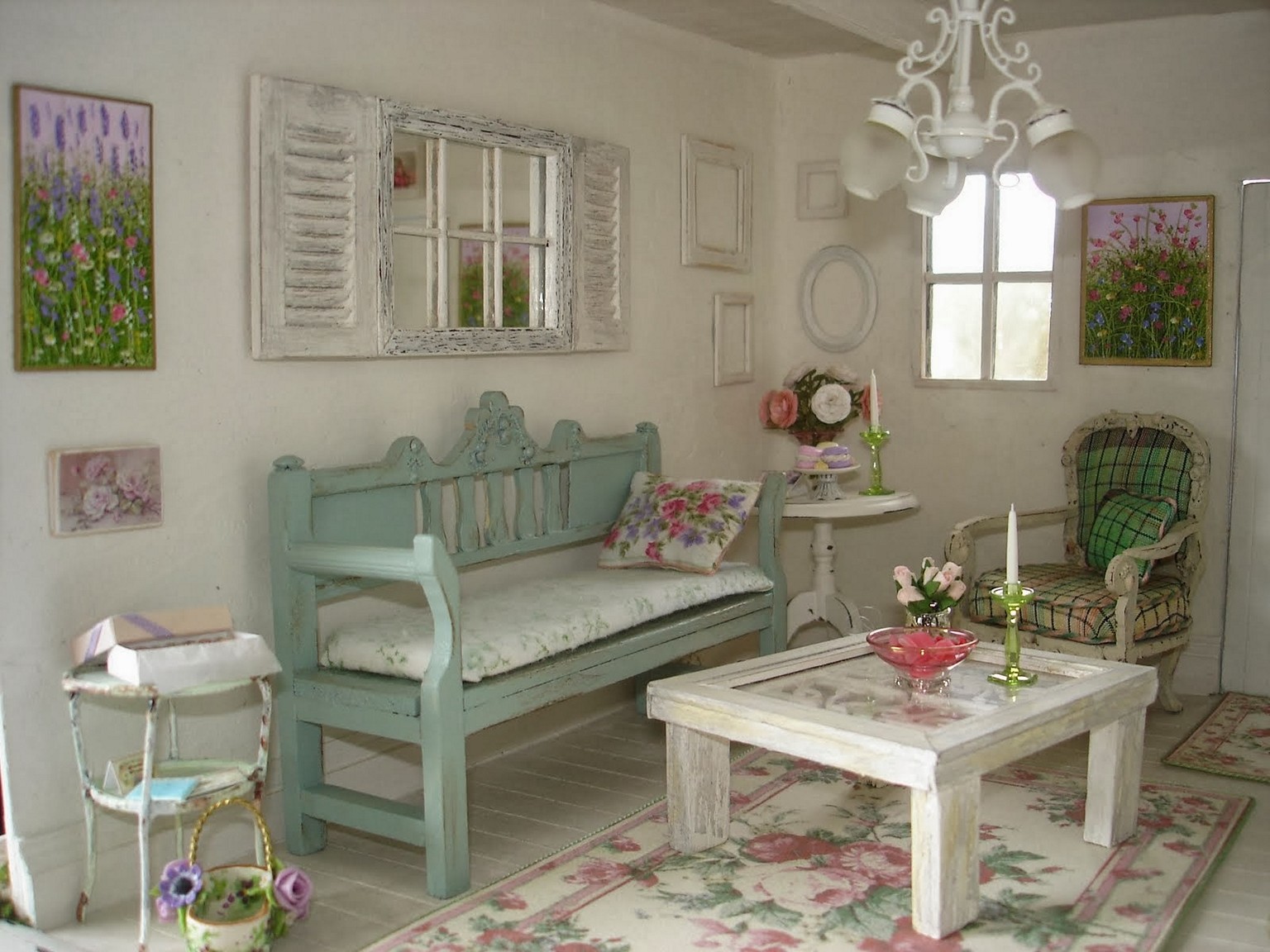 Porch-inspired shabby chic living room.  Source: backtobasicliving.com