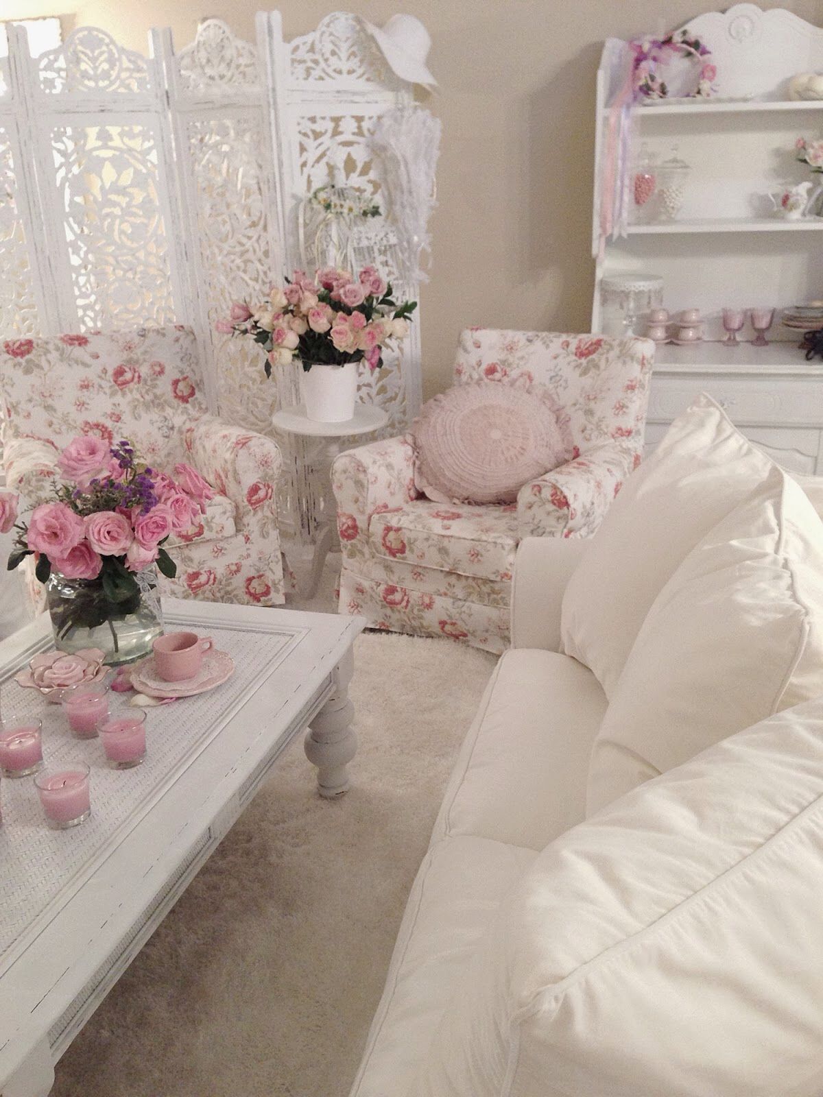 Floral shabby chic living room.  Source: Pinterest