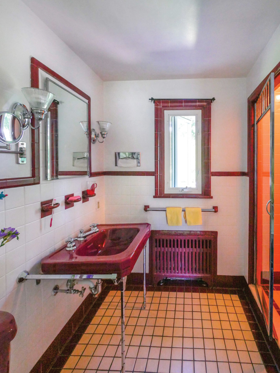 Vintage burgundy bathroom