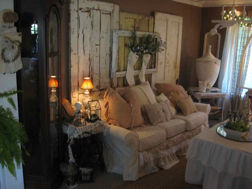 Cuteness in old furniture and decorations