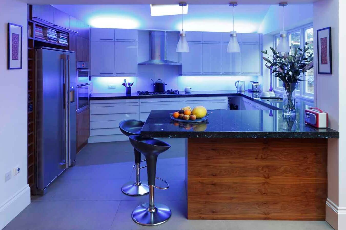 Dramatic LED lighting for the kitchen