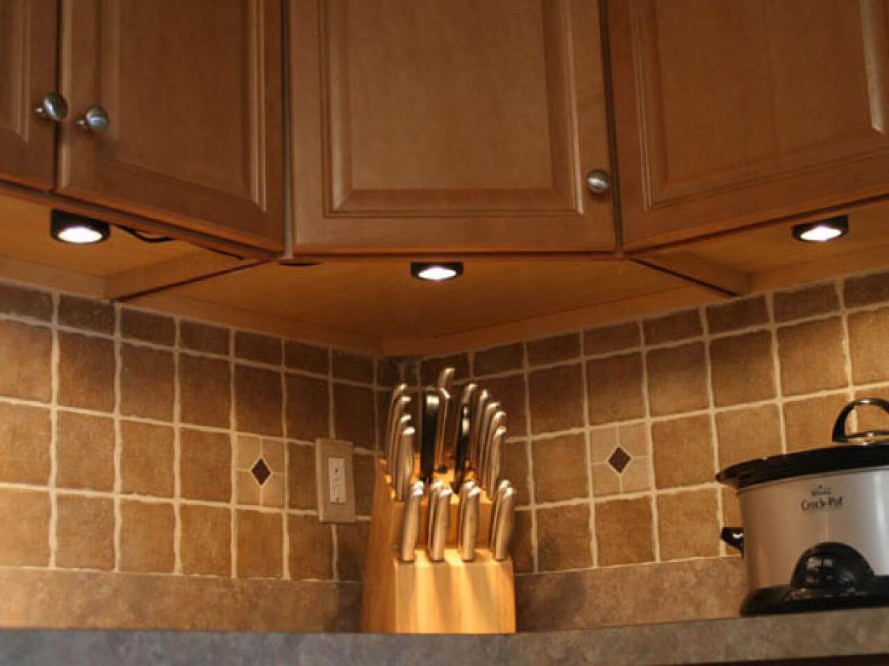 CCTV-like kitchen under cabinet lighting