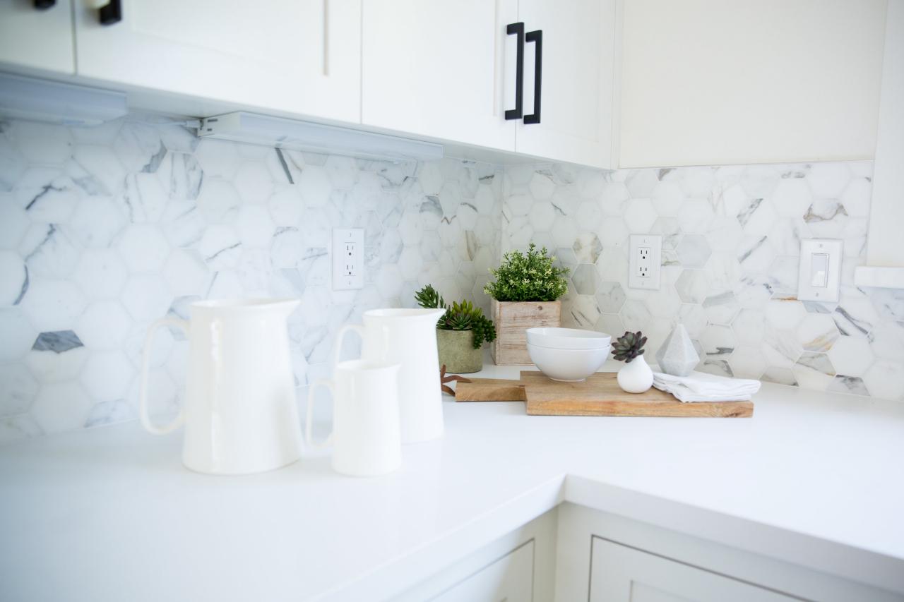 Hexagon marble white kitchen back wall