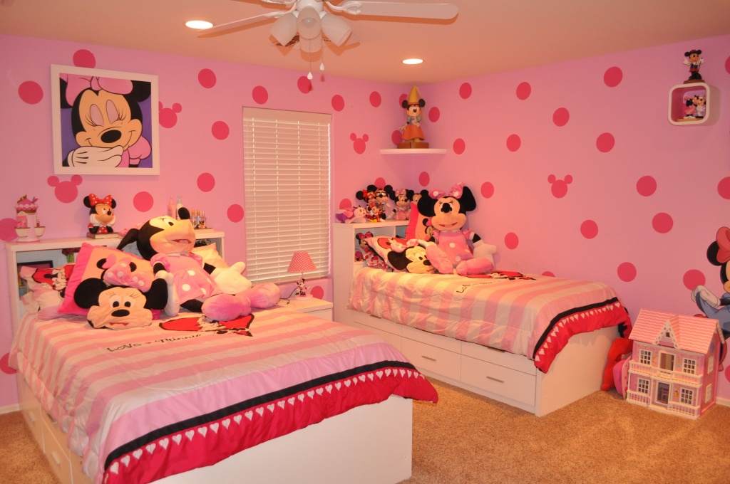 Sweet Minnie Mouse bedroom
