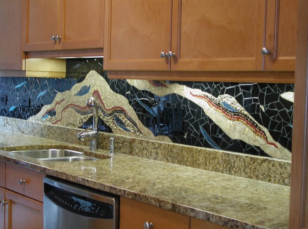Great mosaic kitchen splashback