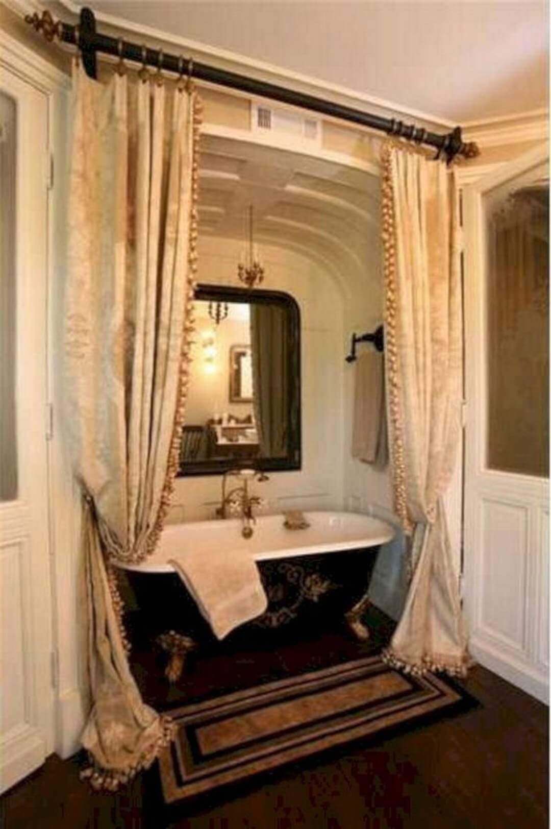 Vintage romantic bathroom