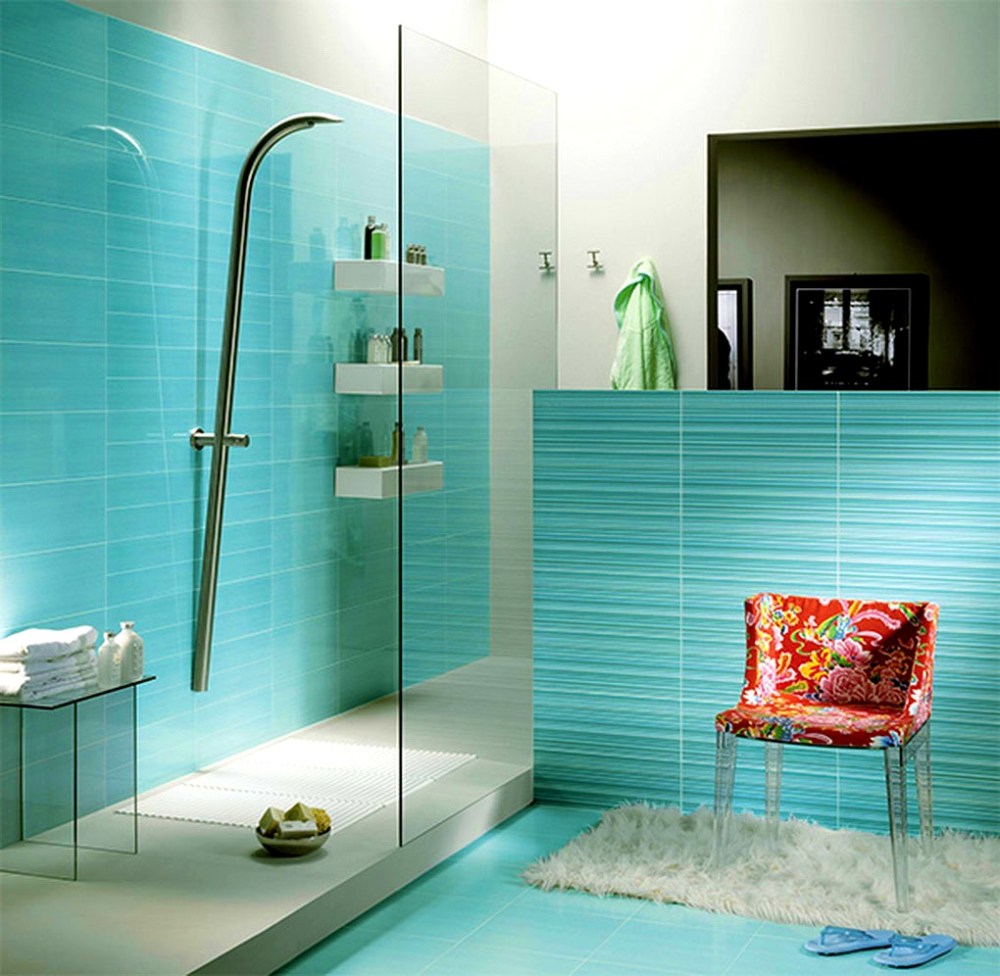 Elegant turquoise bathroom