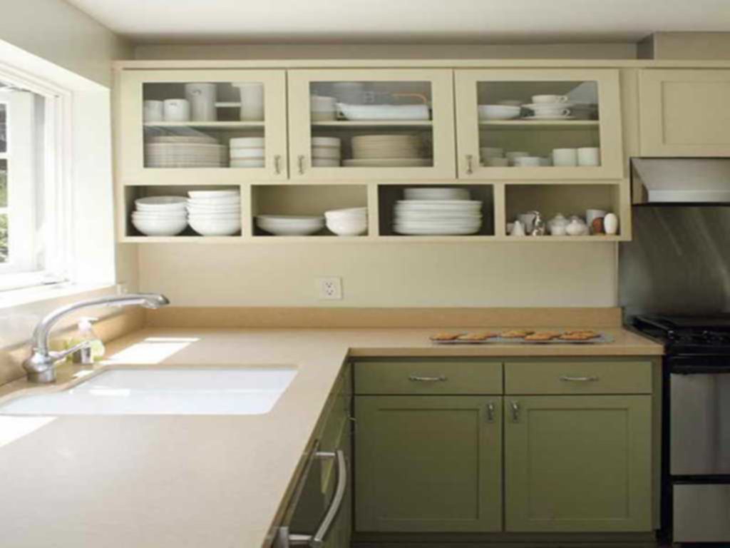 Quiet two-tone kitchen cabinet