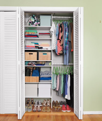 Closet Organization cupboard with all green coat hangers BIMOKZI