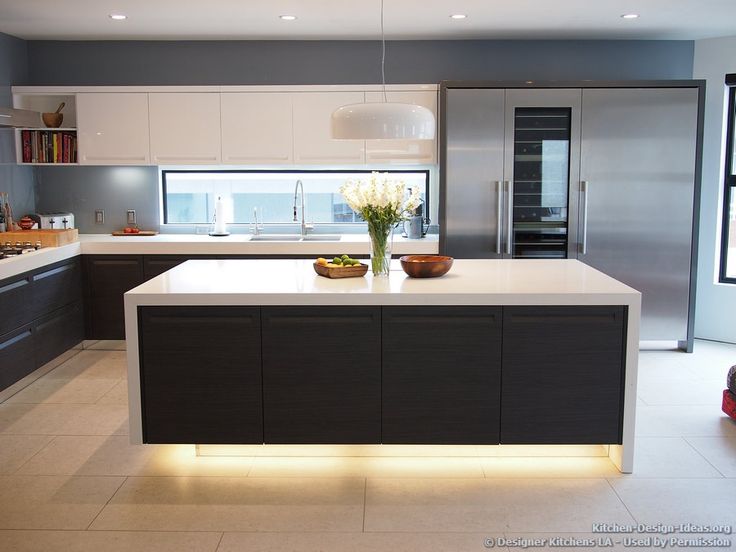 Contemporary kitchen design # Kitchen of the day: modern kitchen with luxury appliances, black & white DPHRGMP