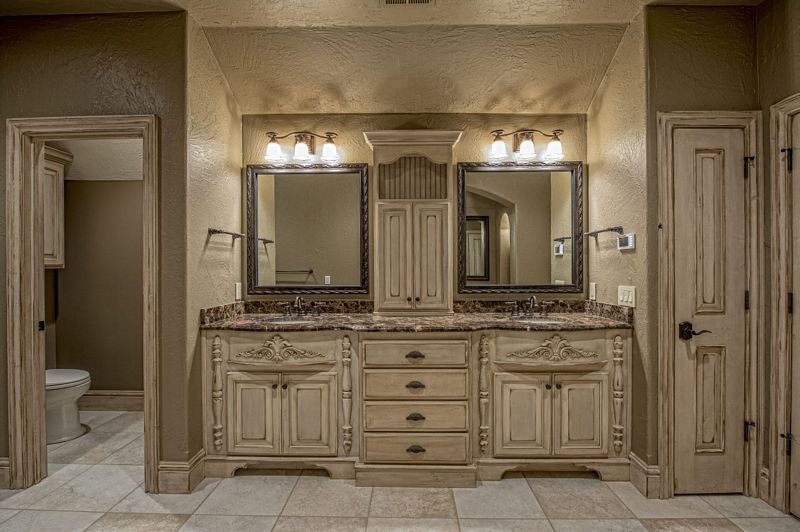 French Country Master Bath .... LOVE!  |  French country bathroom.
