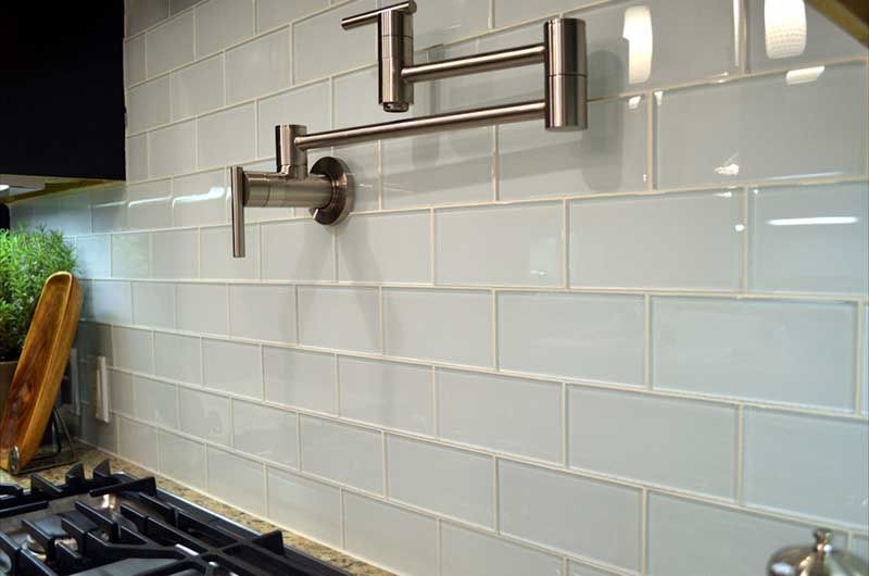 Glass tile back panels |  Designs, types and DIY installation.